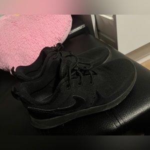 All Black Nike Roshe One shoes 3y / 22 cm fits women’s size 5